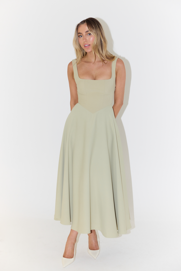 Women’s Midi Dress – Flattering Fit – Cinched Waist – Flowing Silhouette